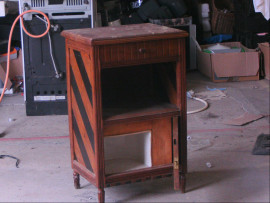table de chevet avec range pot