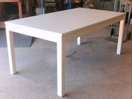 TABLE BLANCHE