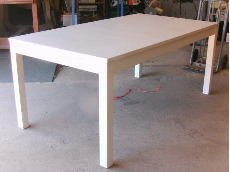 TABLE BLANCHE
