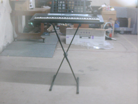 Synthé Yamaha YPT-200 + trépied