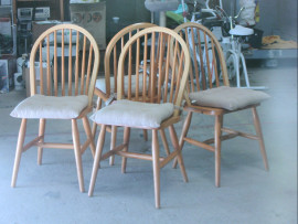 LOT DE 4 CHAISES BOIS