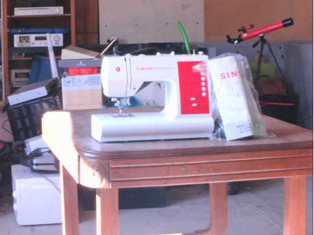 Machine à coudre SINGER entretenue