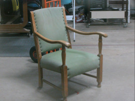 chaise style Louis XIII